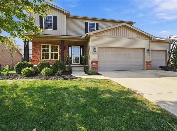 1403 Kickapoo Creek Road, Bloomington, IL 61705
