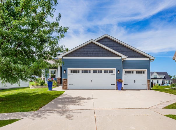938 15th Avenue SE, Altoona, IA 50009