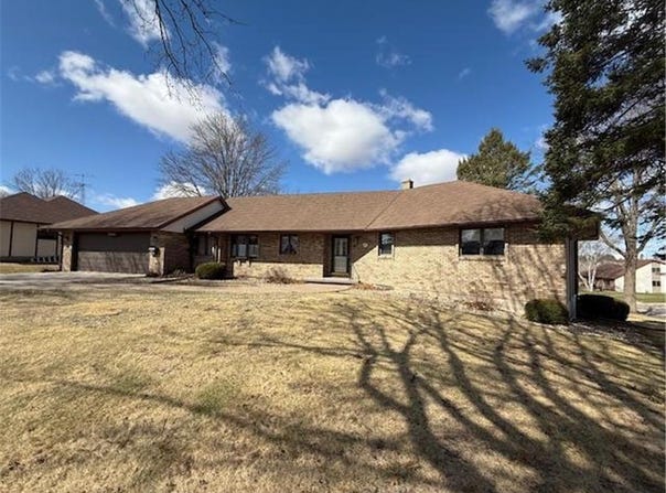 107 Sunnyside Drive E, Caledonia, MN 55921