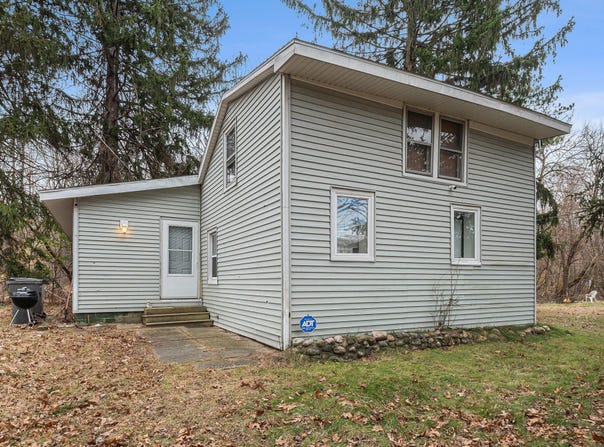 12366 Lubke Road, New Buffalo, MI 49117
