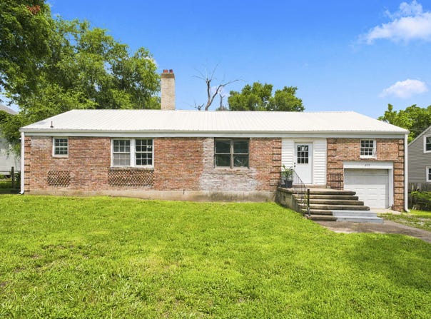 409 E Olive Street, Bolivar, MO 65613