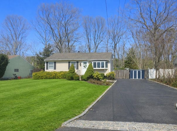 9 Fox Lane, Shoreham, NY 11786