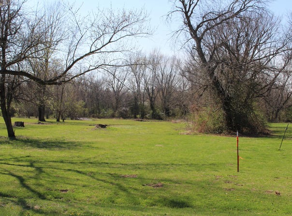 S Caroline Avenue, Bellflower, MO 63333