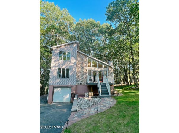 445 Hyland Drive, East Stroudsburg, PA 18301