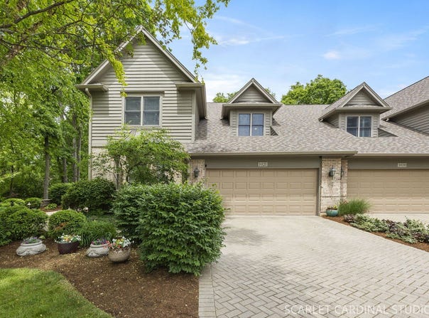 1028 Crestwood Circle, St. Charles, IL 60175