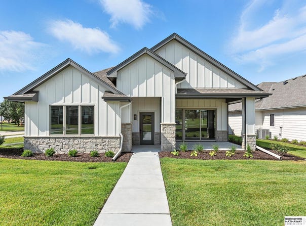 17502 Dupont Plaza Circle, Omaha, NE 68130