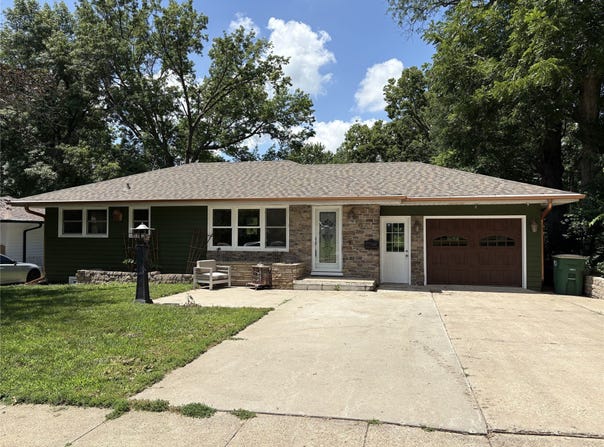 111 N G Street, Indianola, IA 50125