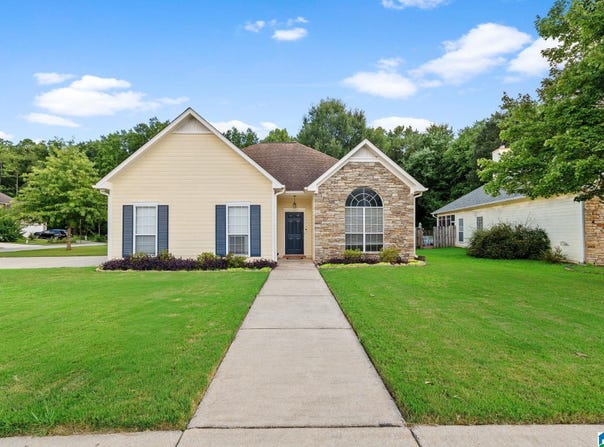 1700 AMBERLEY WOODS PLACE, HELENA, AL 35080
