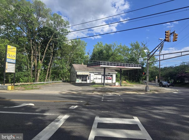 1008 KINGS HIGHWAY, SWEDESBORO, NJ 08085