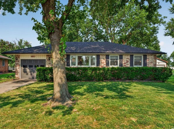 212 Center Drive, Silver Lake, KS 66539
