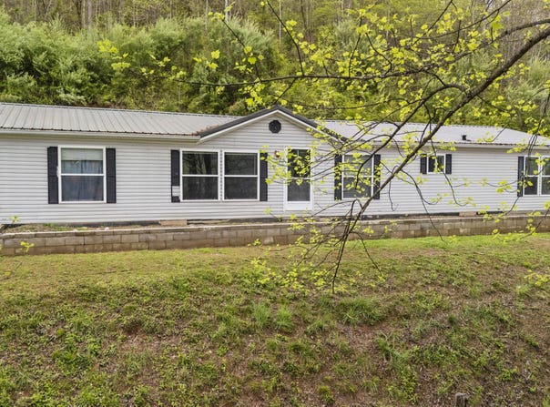 8392 Highway 191, West Liberty, KY 41472
