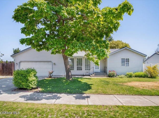 8316 N MARABOU DR, Hayden, ID 83835