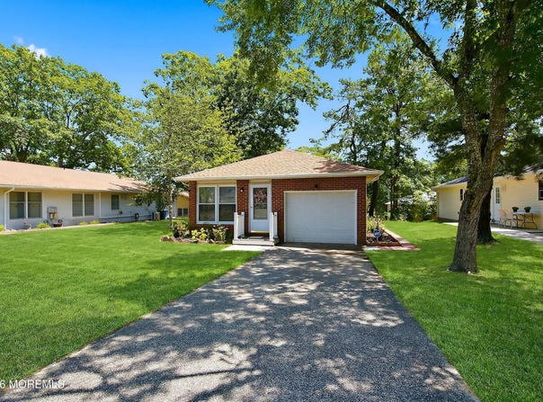 37 Sycamore Road, Manahawkin, NJ 08050