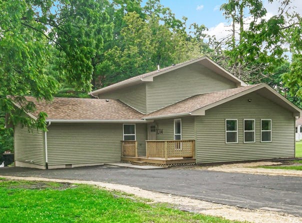1014 E 63rd Place, Merrillville, IN 46410