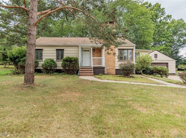 6114 Crossview Road, Seven Hills, OH 44131