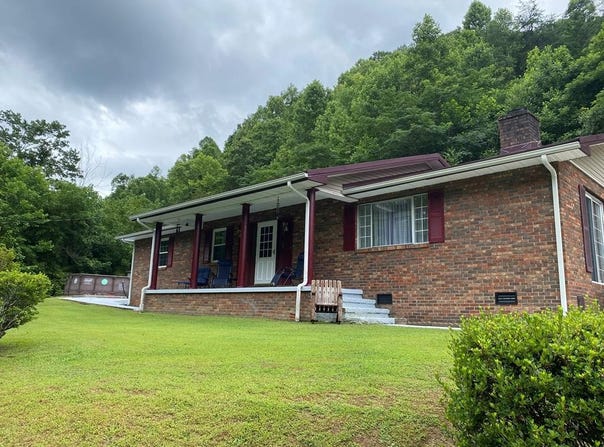 1115 Stratton Fork Rd, Canada, KY 41519