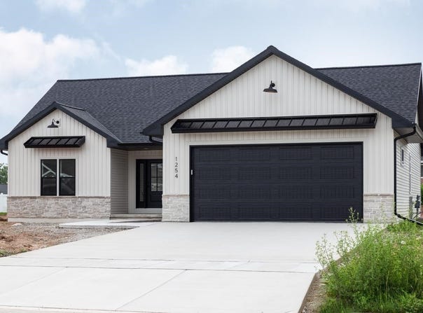 1254 MOUNTAIN BAY Drive, PULASKI, WI 54162