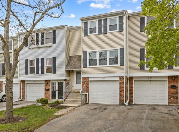 907 Banbury Court, Schaumburg, IL 60194