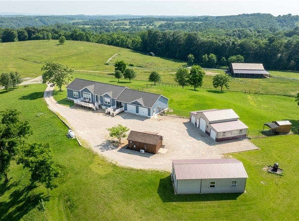140 Jocelynn Ln, Smithfield, PA 15478