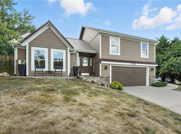 12230 S Nelson Road, Olathe, KS 66061