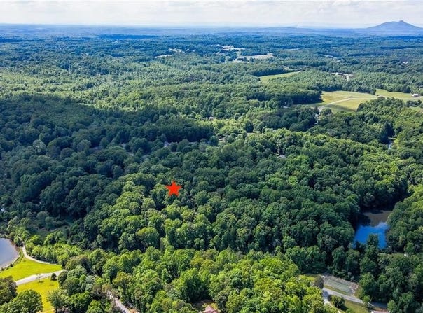 3806 Lakeview Drive, Pfafftown, NC 27040