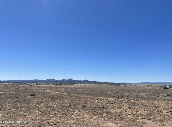 3805 W Chianti Lane, Paulden, AZ 86334