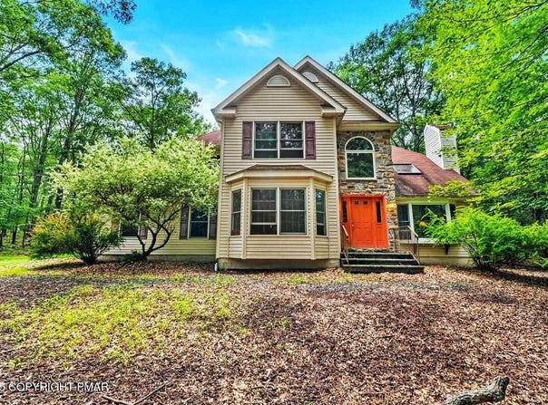 121 Cedar Lane, Canadensis, PA 18325