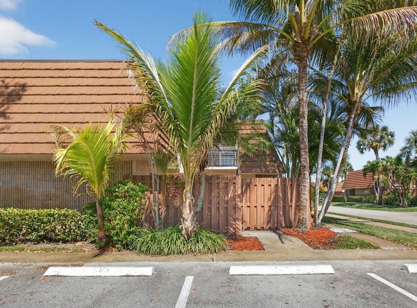 825 Center Street, Jupiter, FL 33458