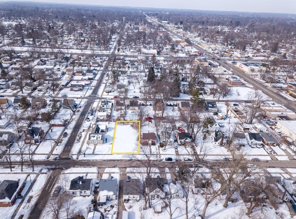 18809 Sumner, Redford, MI 48240