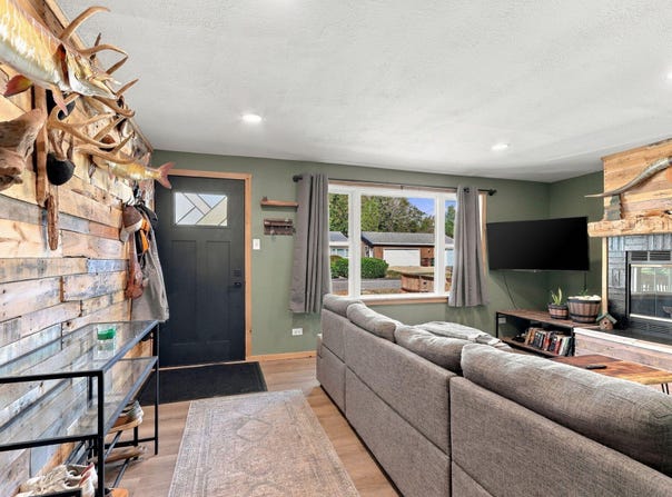 W1353 Chestnut Rd, Genoa City, WI 53128