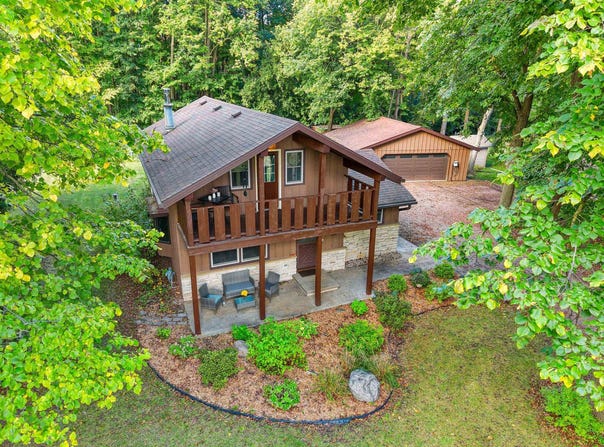 8592 WINNCREST Road, NEENAH, WI 54956