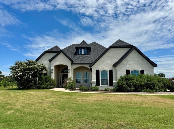 208 Grace Lane, Azle, TX 76020