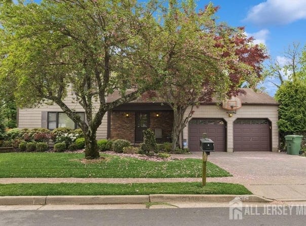 35 Edgemount Road, Edison, NJ 08817