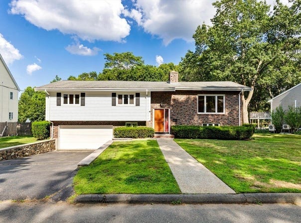 8 Gigante Dr, Stoneham, MA 02180