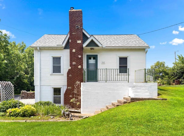 212 MCGINLEY Street, Washington, IL 61571