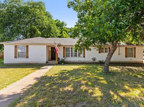 413 S Tyler Street, McGregor, TX 76657