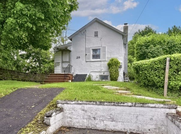 29 Oldham Rd, Wayne Twp., NJ 07470-2202