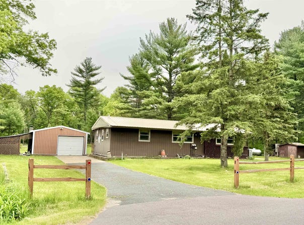 910 10th Avenue, Hancock, WI 54943