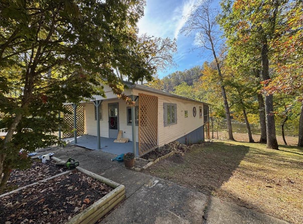 545 Doc Fox Road, Forest Hill, WV 24935