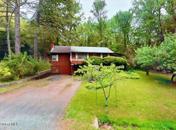 183 Eastern Union Turnpike, Sand Lake, NY 12018