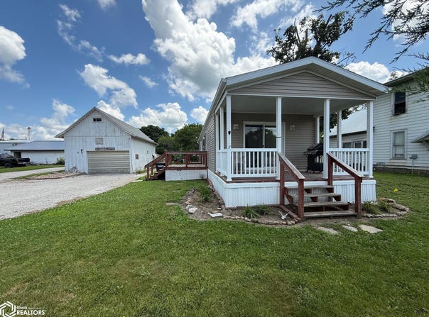 130 S Highway 1, Birmingham, IA 52535