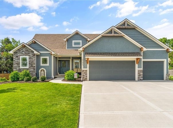 21025 W 225th Terrace, Spring Hill, KS 66083