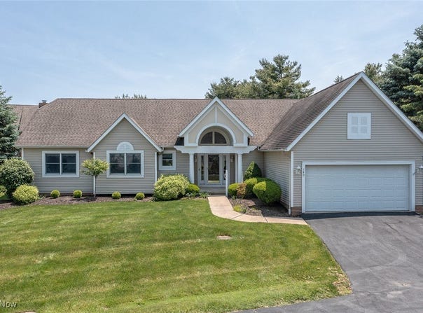 140 Bay Hill Drive, Wadsworth, OH 44281