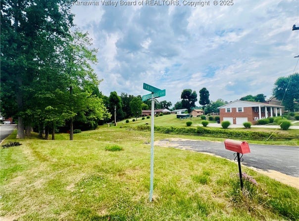 78 Brookwood Boulevard, Charleston, WV 25302