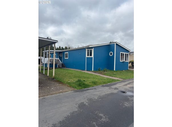 1400 CANDLELIGHT Dr, Eugene, OR 97402