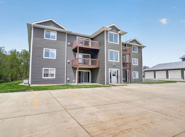 4710 Chadwick Road, Cedar Falls, IA 50613