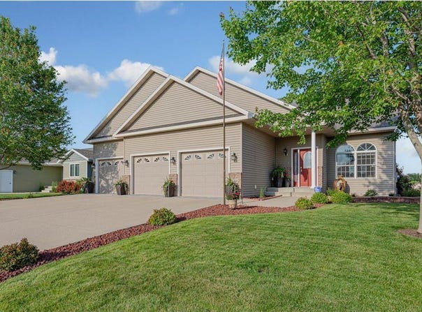 1904 Rock Ridge Lane, Saint Peter, MN 56082