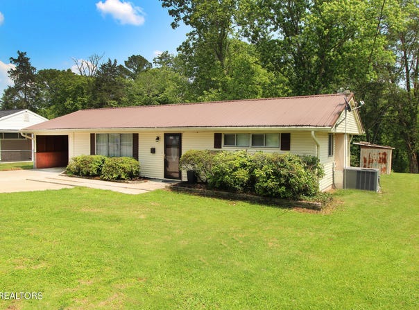 119 Briar Rd, Oak Ridge, TN 37830