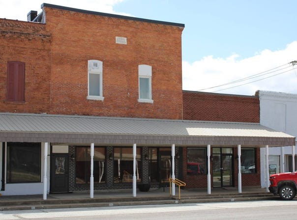 107 S. Center St, Shelbina, MO 63468