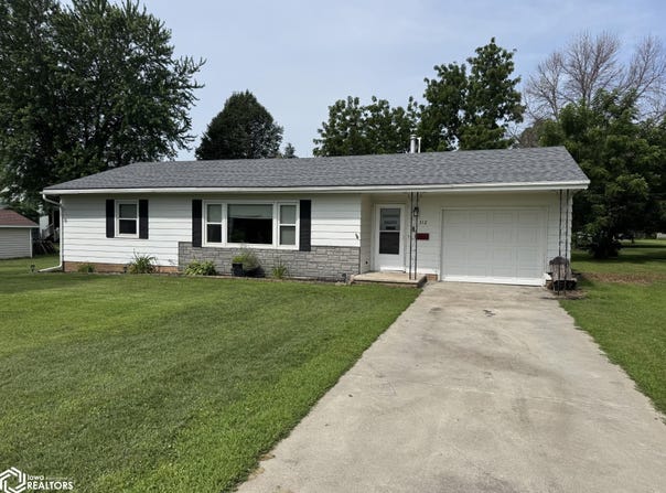 312 N Locust Street, Kanawha, IA 50447